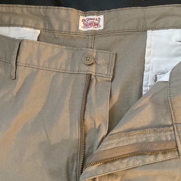 Levi’s Carrier Cargo Men’s Shorts, Khaki, Size 44, Length 23.5 inches NEW - Picture 5 of 7